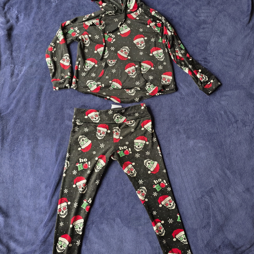 Festive Womens Pajama Set with Santa Skulls